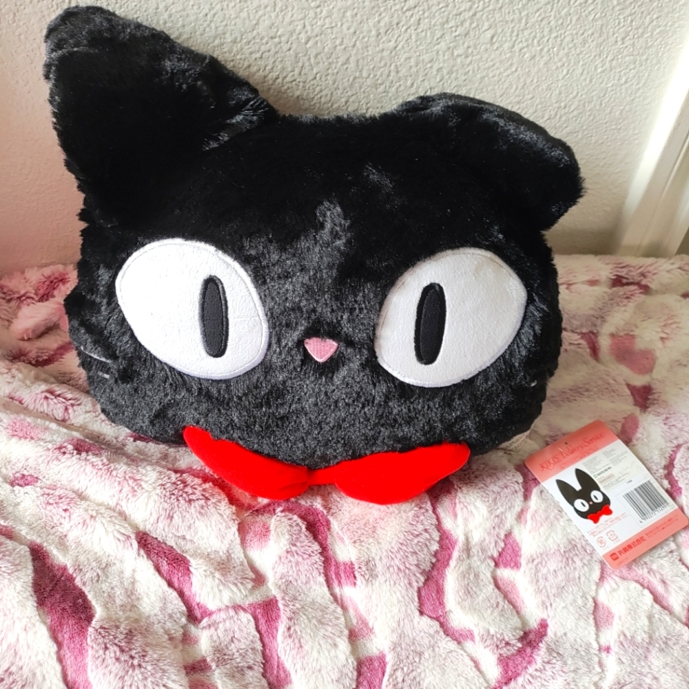 NWT KiIKIS DELIVERY SERVICE JIJI DIE-CUT PILLOW CUSHION